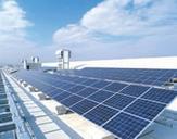 換気用煙突ソーラーチムニーと太陽発電パネル