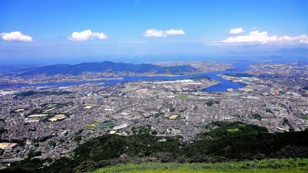 皿倉山から洞海湾を望む