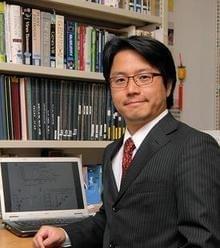 河野先生_学科長メッセージ用写真.jpg