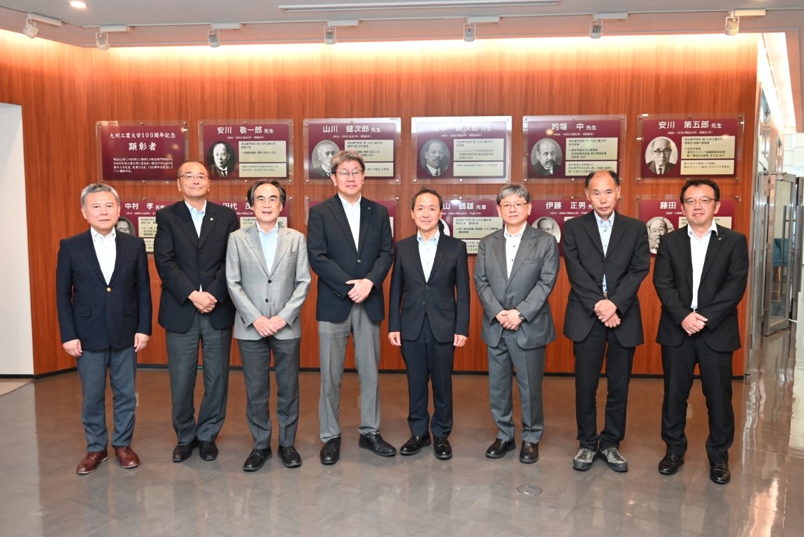 02　懇談会出席者集合写真.JPG