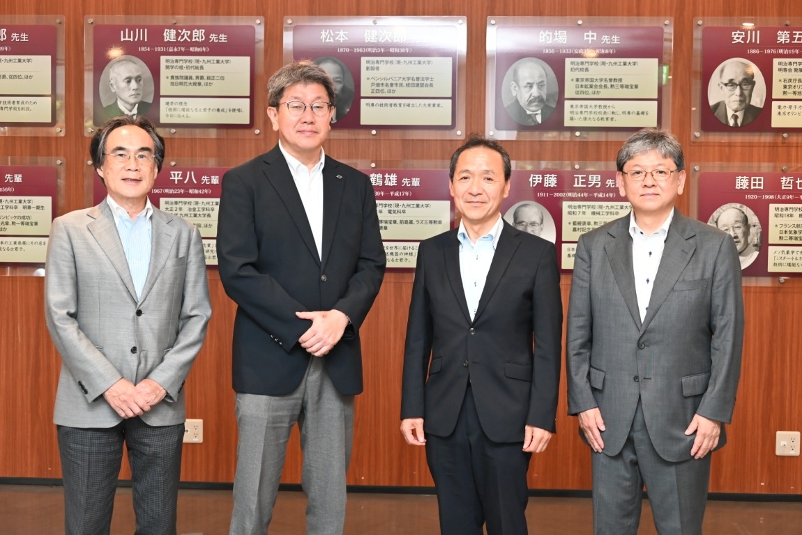 03　4大学学長集合写真.JPG